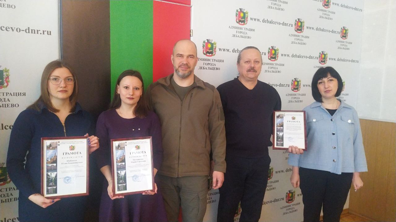 Сергей Желновач поздравил работников города Дебальцево с профессиональным праздником.