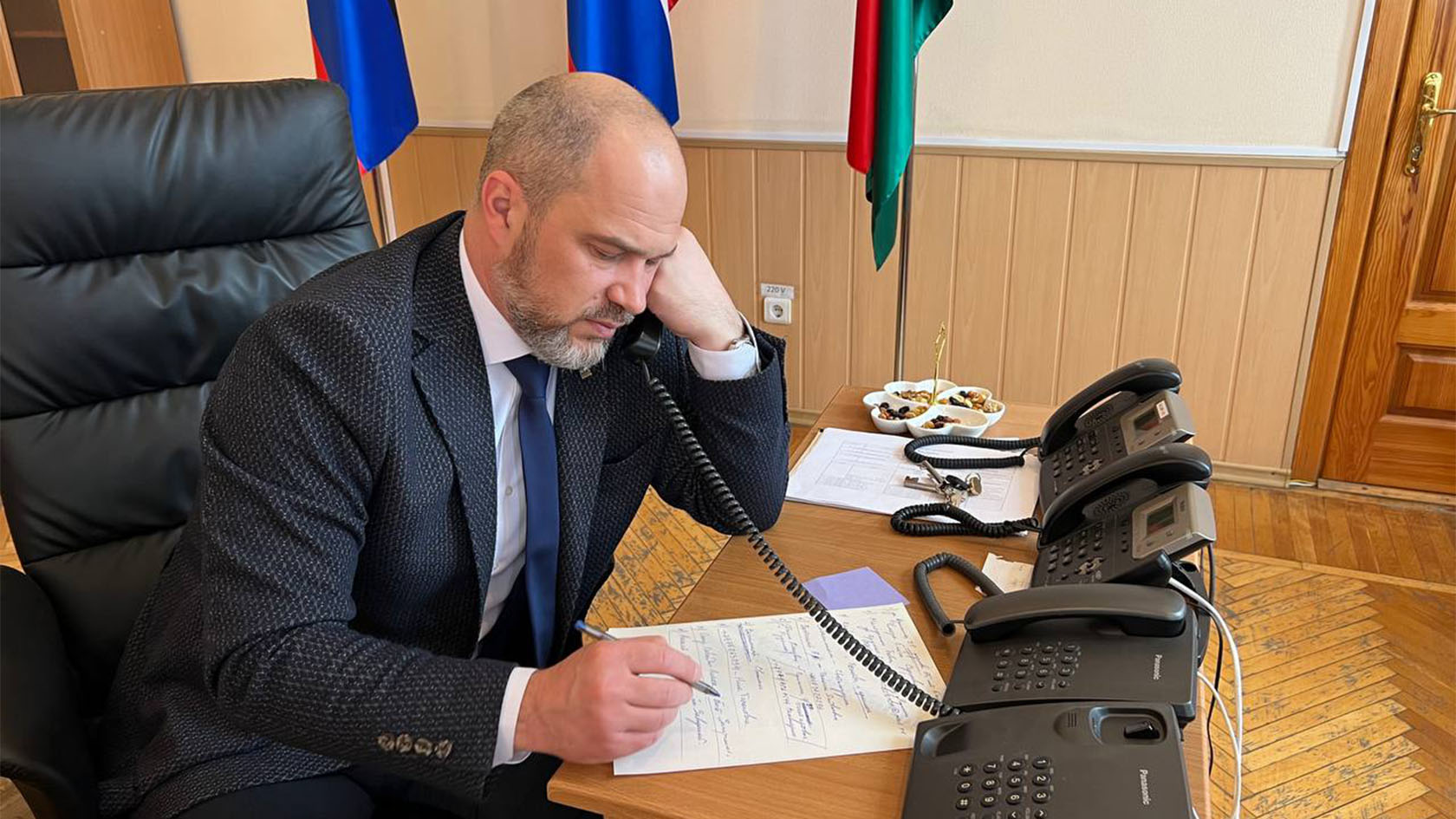 Сергей Желновач провел  прямую телефонную линию с жителями города.
