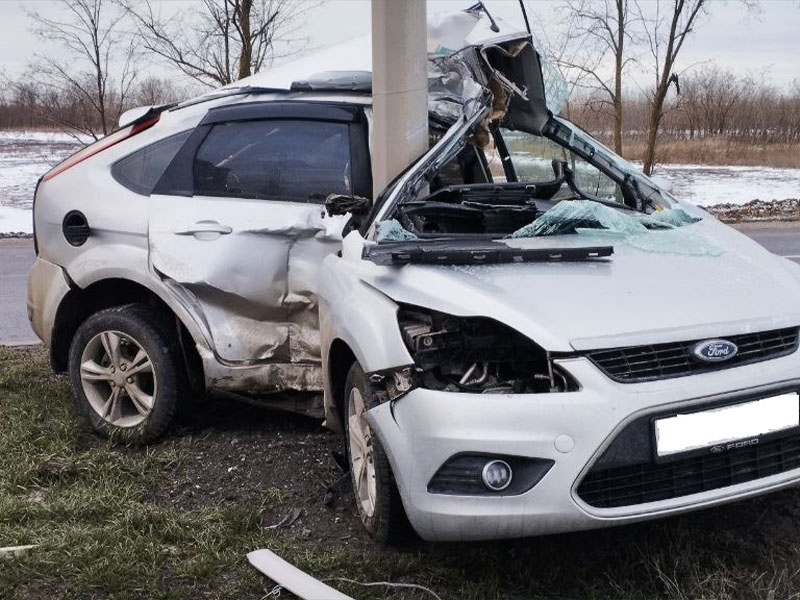 Полицейские устанавливают обстоятельства смертельного ДТП в Мариуполе.