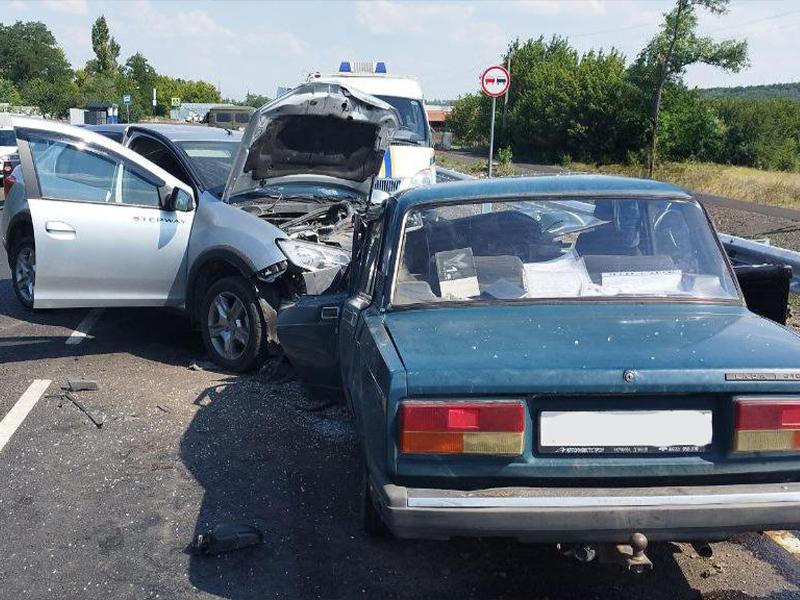 Выезд на полосу встречного движения стал причиной смертельного ДТП.