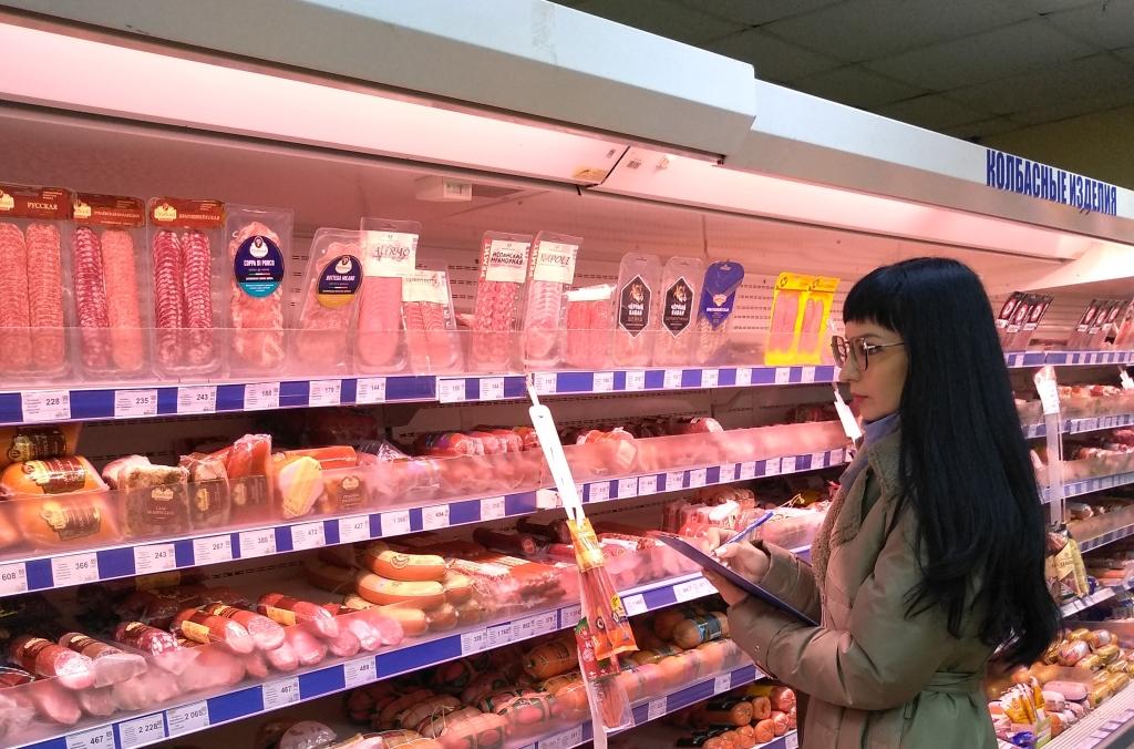 Проводятся мониторинги цен на продукты питания.