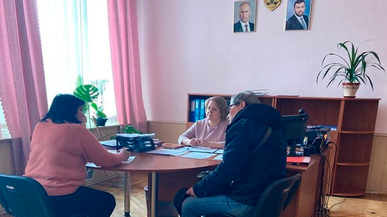 Управляющий делами администрации города Дебальцево Екатерина Зюмина провела прием граждан.