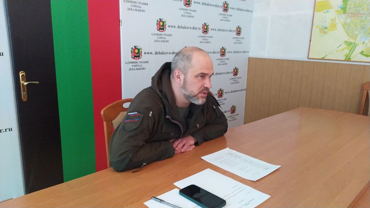 Сергей Желновач встретился с председателями квартальных комитетов Дебальцево.