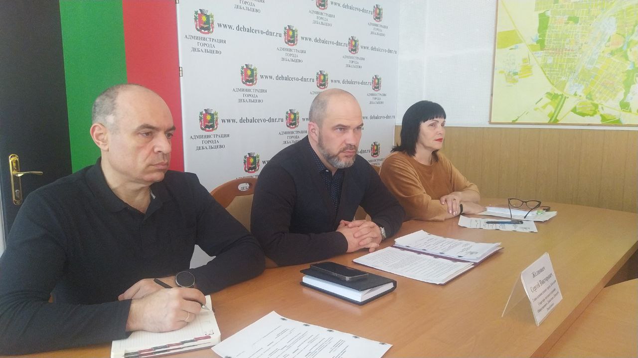 Еженедельное внутреннее аппаратное совещание.