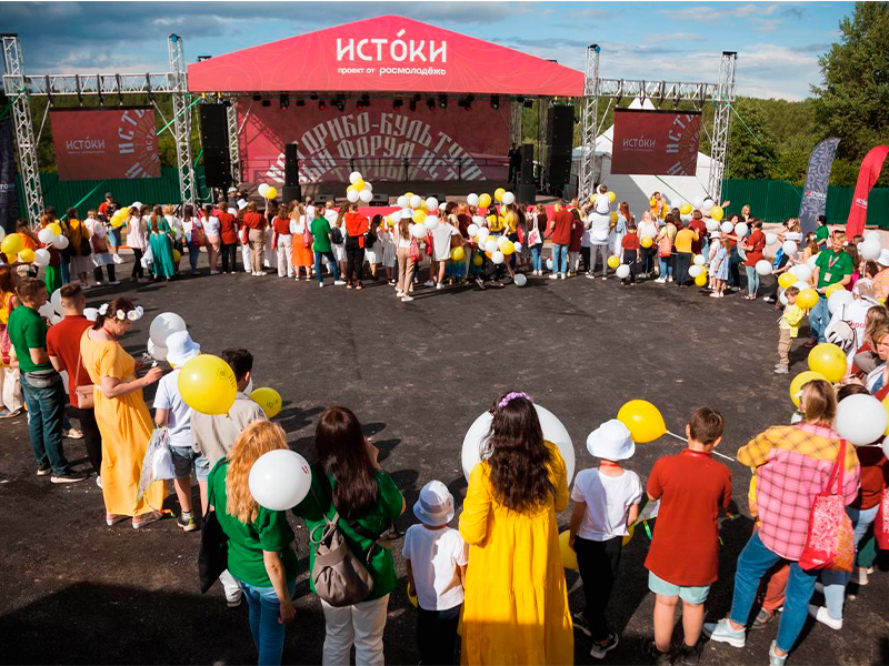 Молодые семьи из новых регионов смогут стать участниками образовательных программ круглогодичного центра «Истоки».