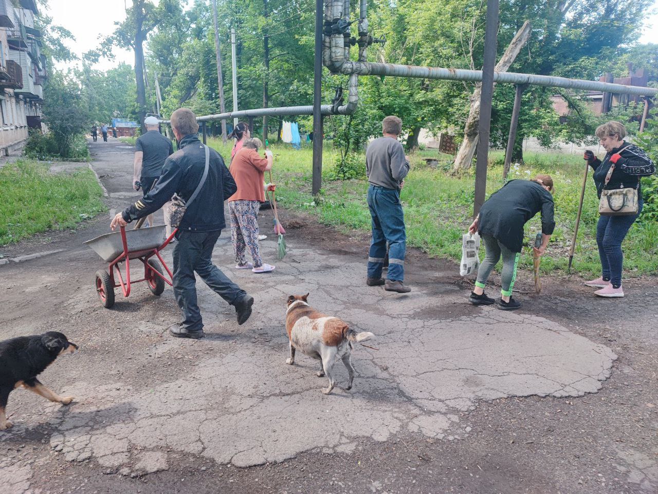 В городском округе Дебальцево провели очередной экологический субботник.