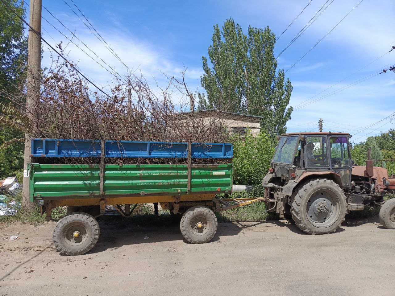 Работы по  вывозу несанкционированных свалок в пгт Мироновский.