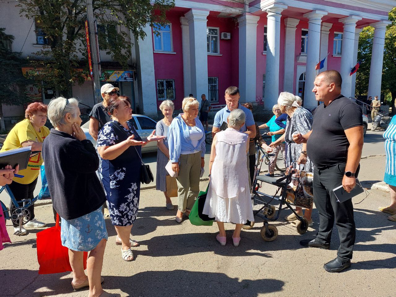 Встреча с жителями в пгт. Мироновский.