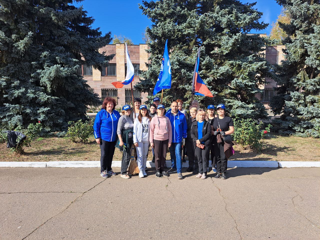 Учреждения и предприятия города Светлодарск приняли участи в общерегиональном субботнике.