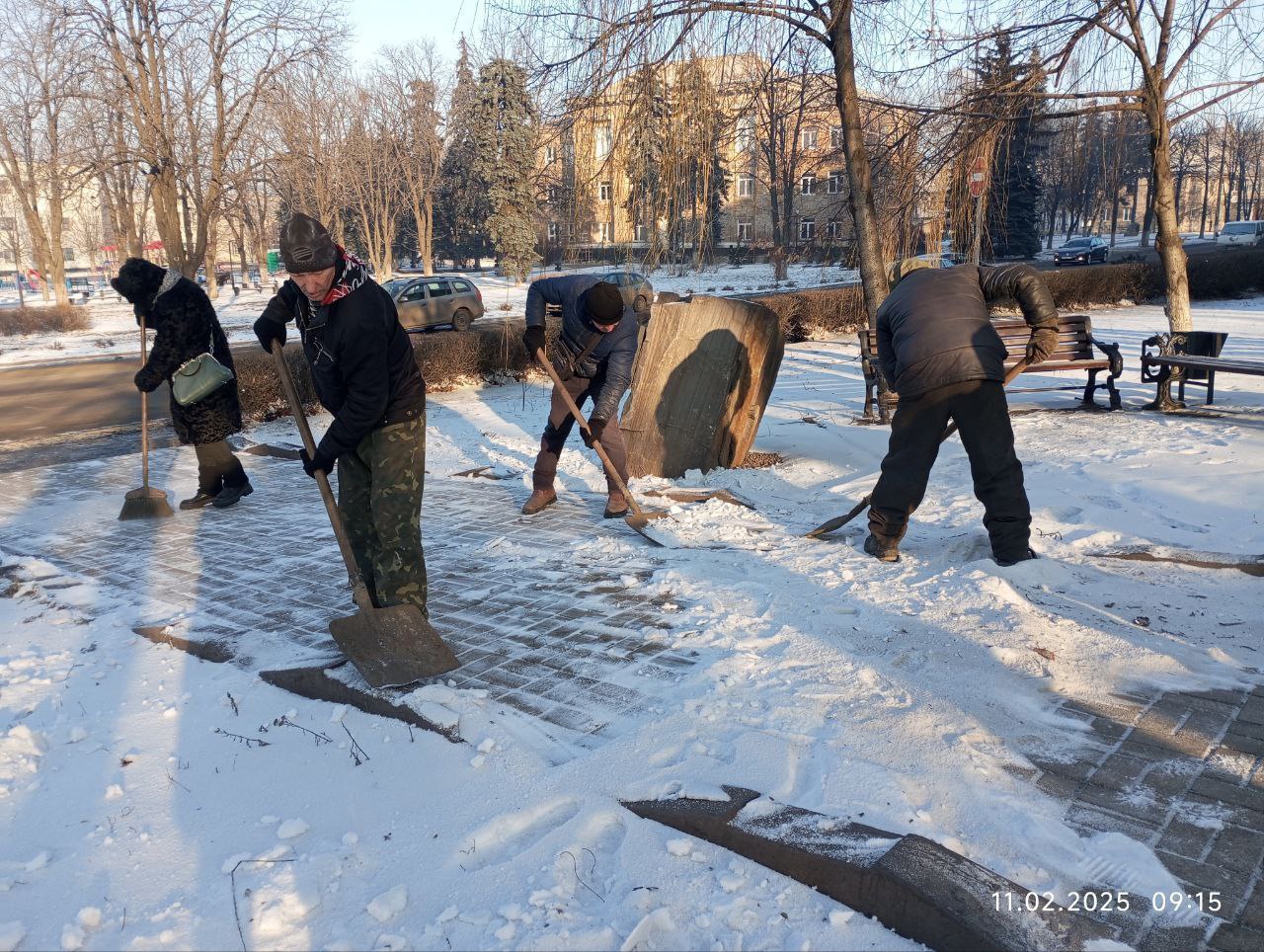 МУП &quot;Жилремсервис&quot; продолжают проводить работы по  по уборке территории города от снега.