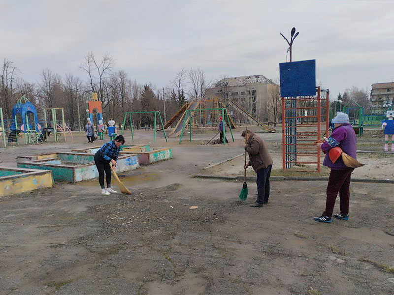 Состоялся субботник в посёлке Новолуганское.