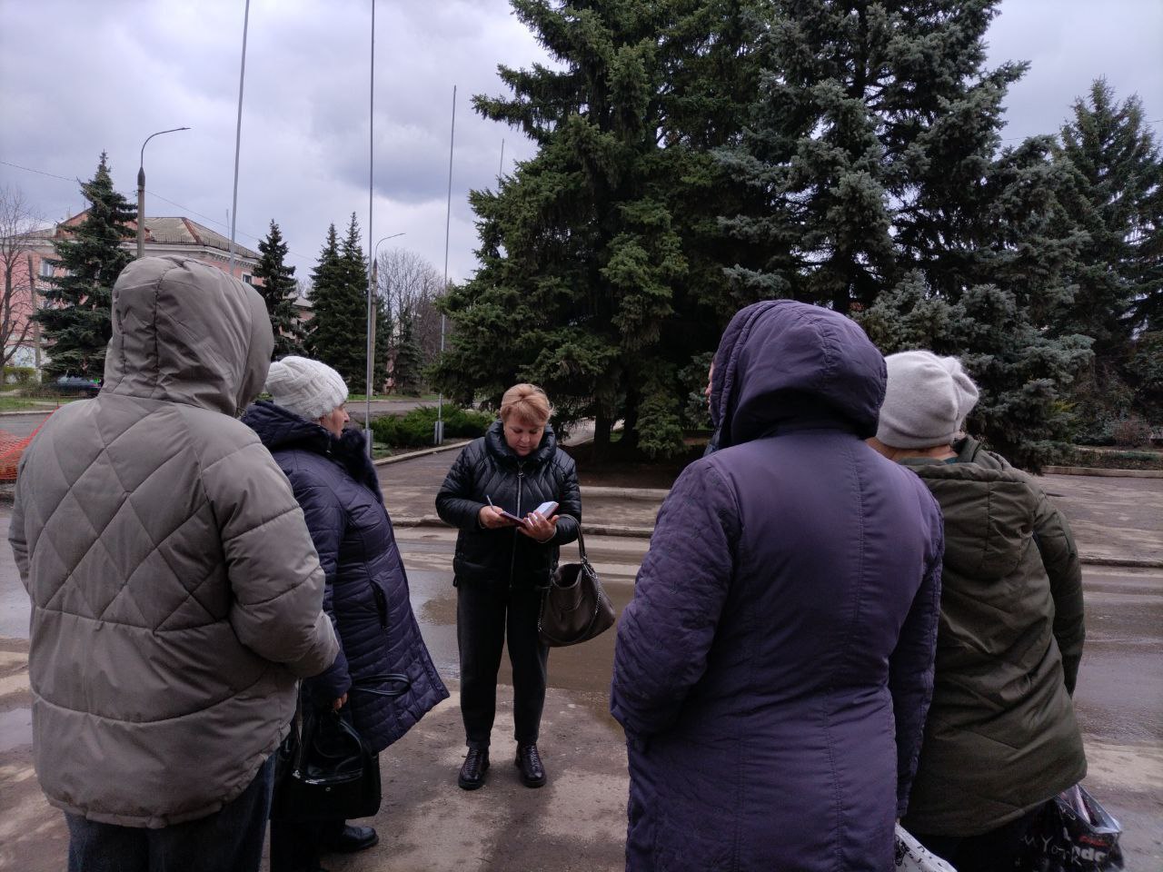 Сход граждан  в посёлке городского типа Мироновский.