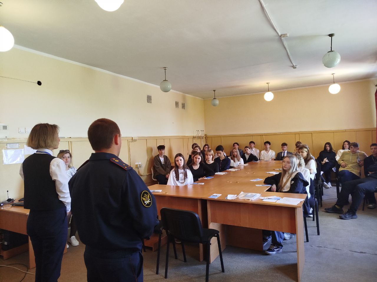 Молодежь выбирает профессию.
