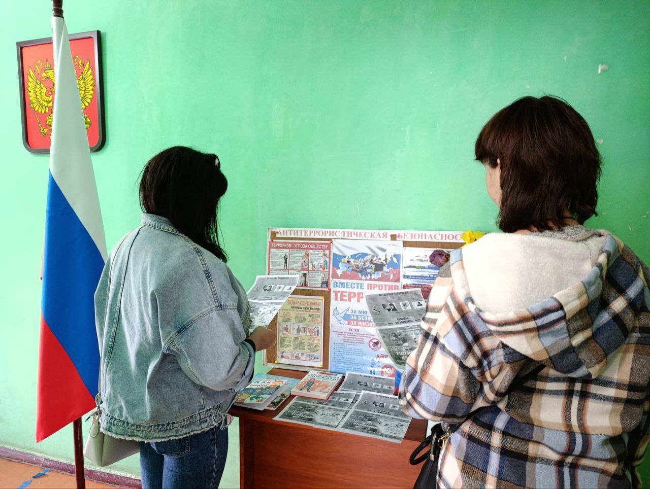 «Возьмемся за руки, друзья»..