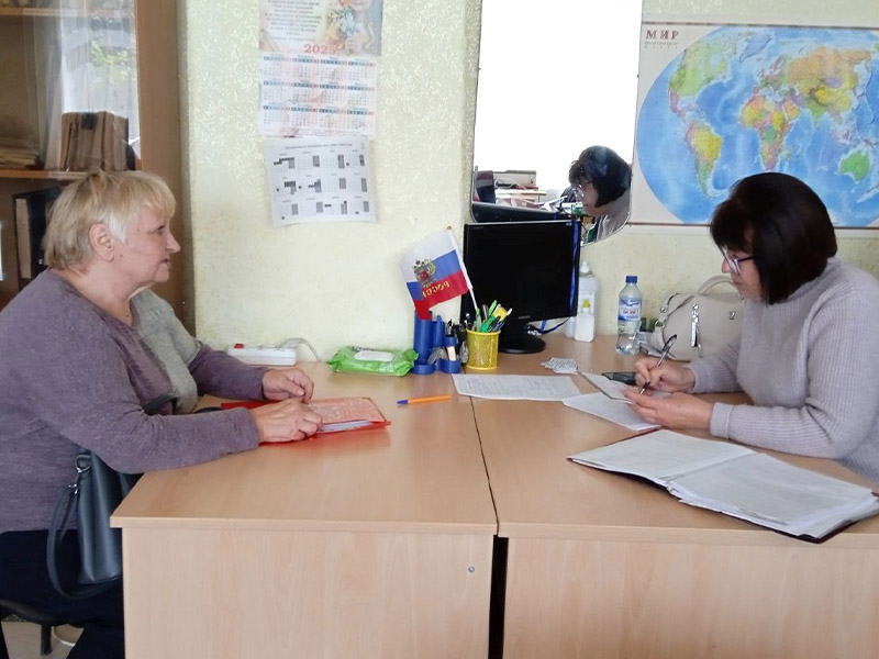 Приём жителей в п.Новолуганское.