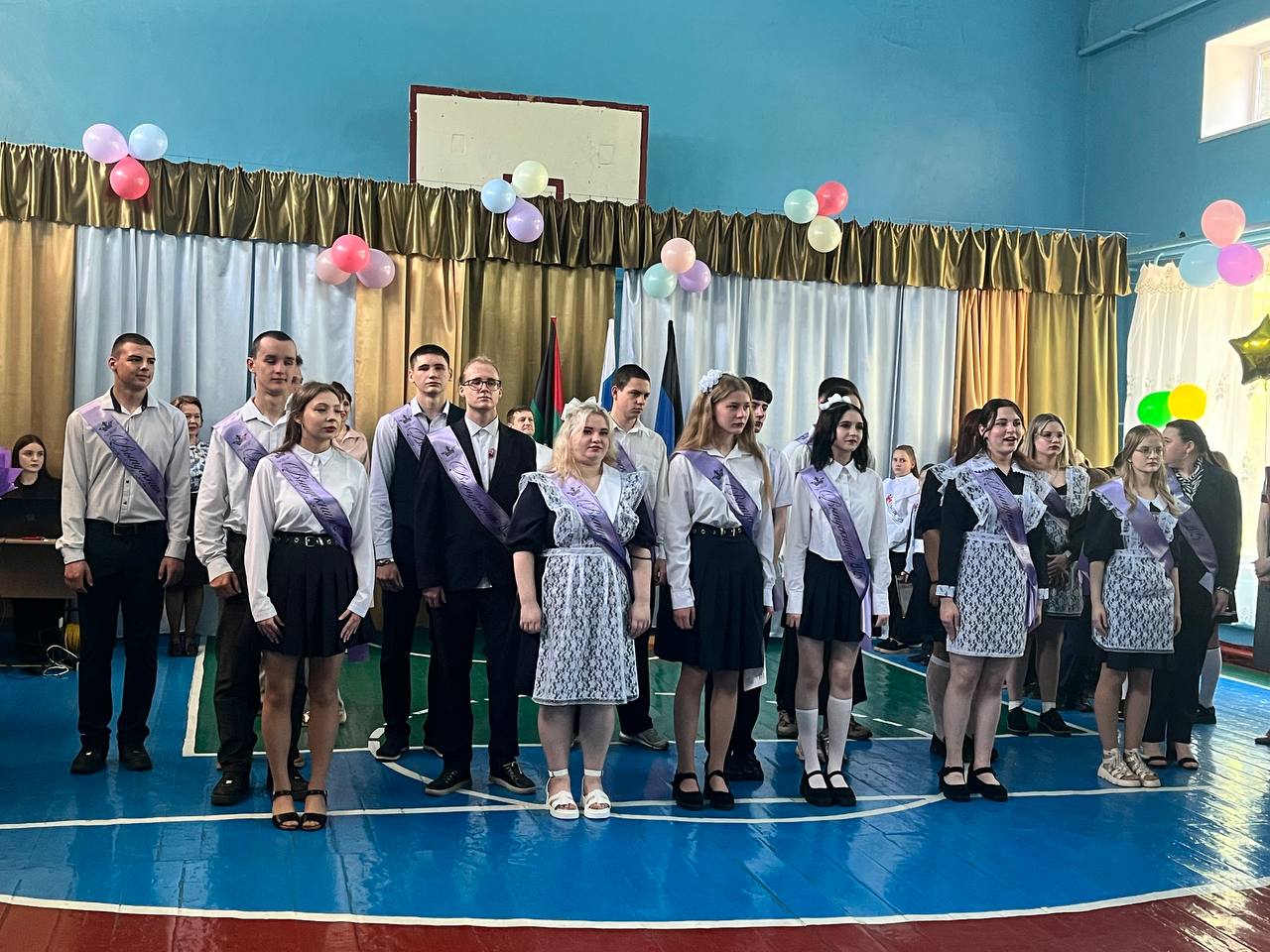 Этот день - символ завершения одного важного этапа в жизни каждого.