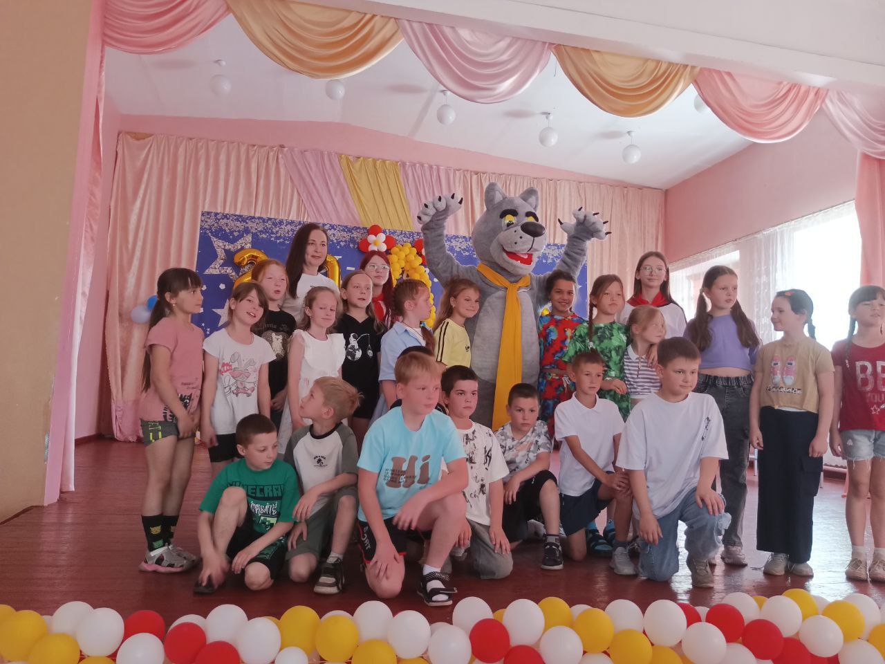 МБУ «Центр Культуры и Досуга города Дебальцево» принял участие в открытии пришкольного лагеря.