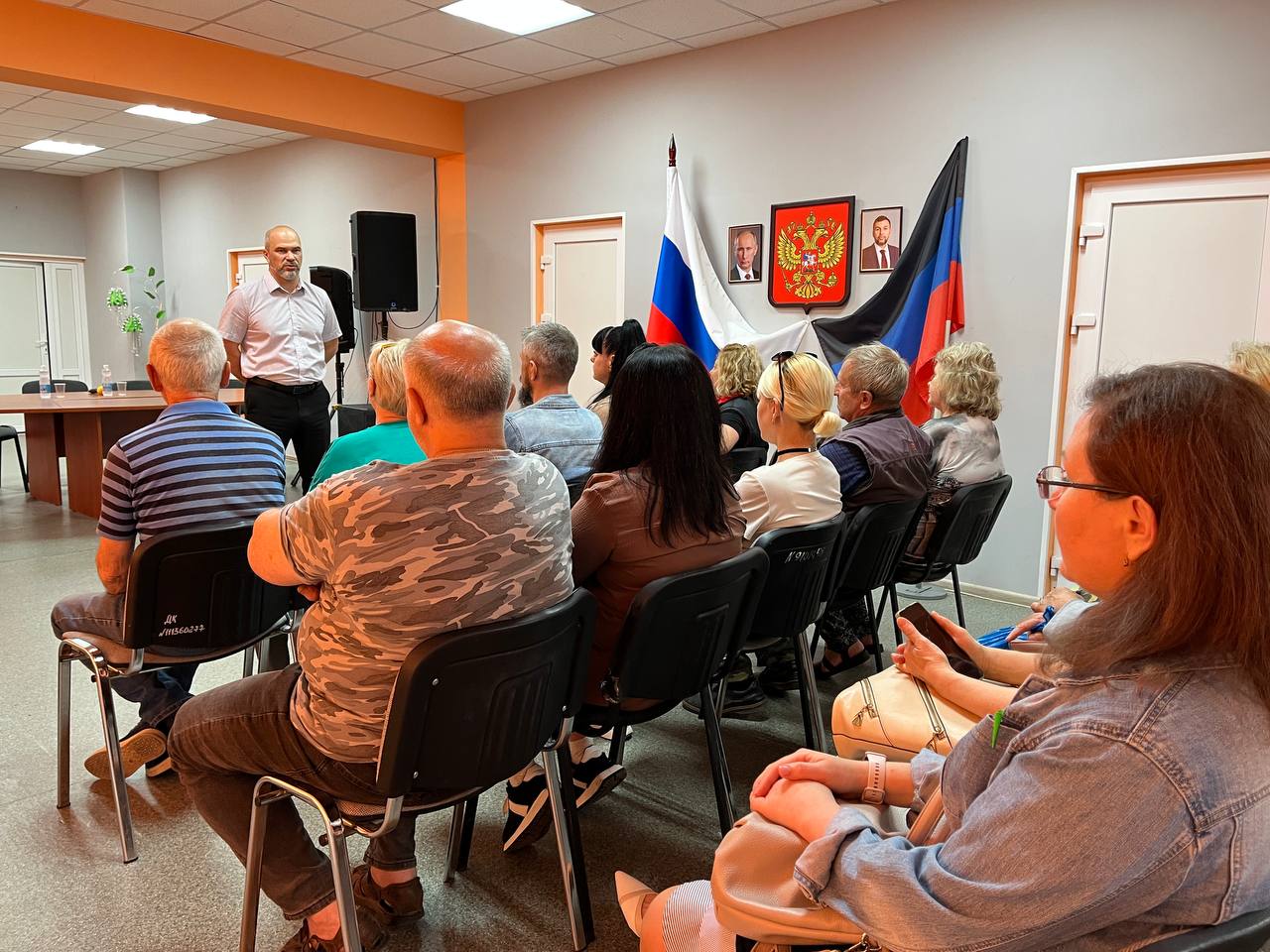 Сергей Желновач провел встречу в трудовом коллективе МБУ «Светлодарский городской дворец культуры».