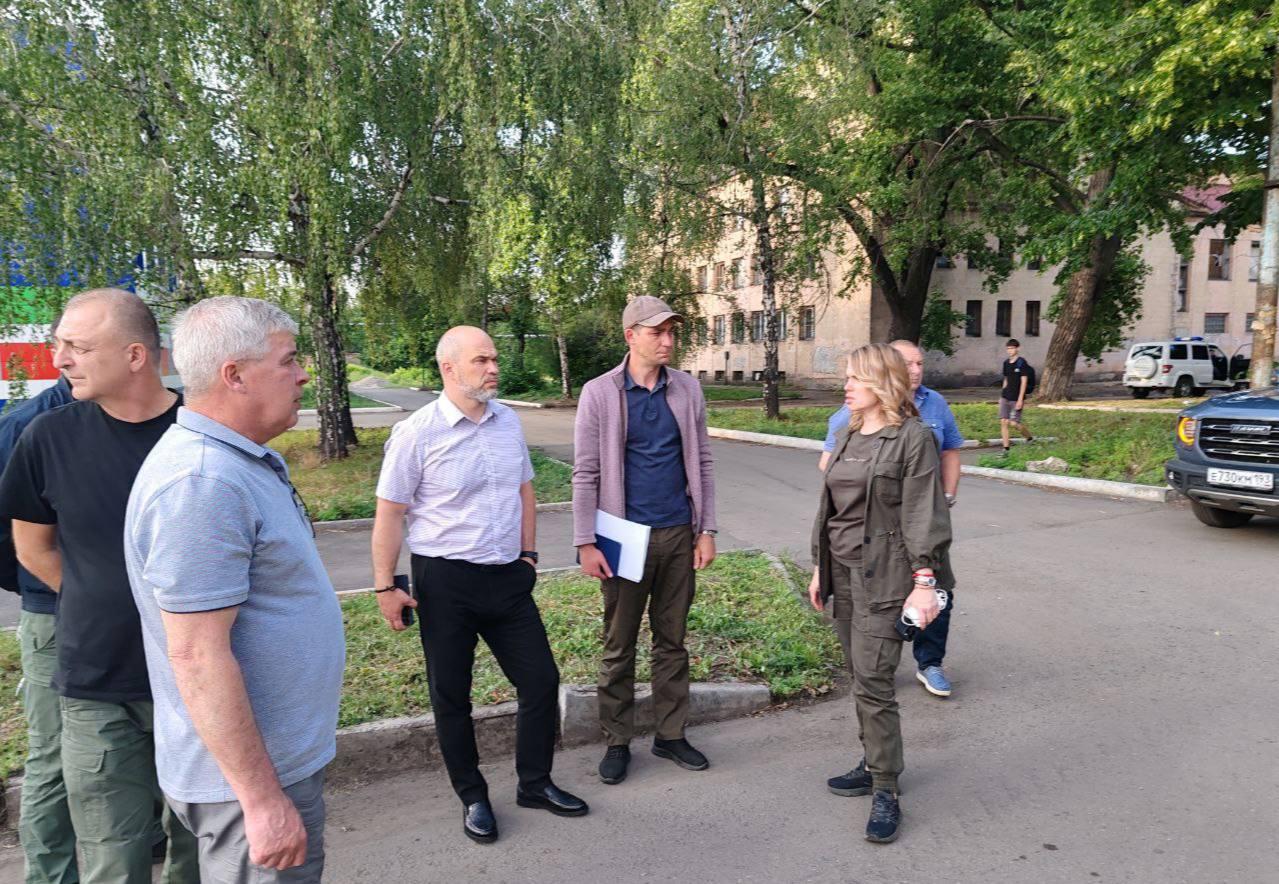 Заместитель Председателя Правительства Хабаровского края по инфраструктуре проверила ход работ на улицах Дебальцево.