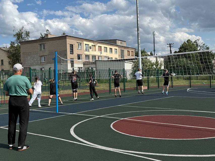 Тренировки по волейболу.