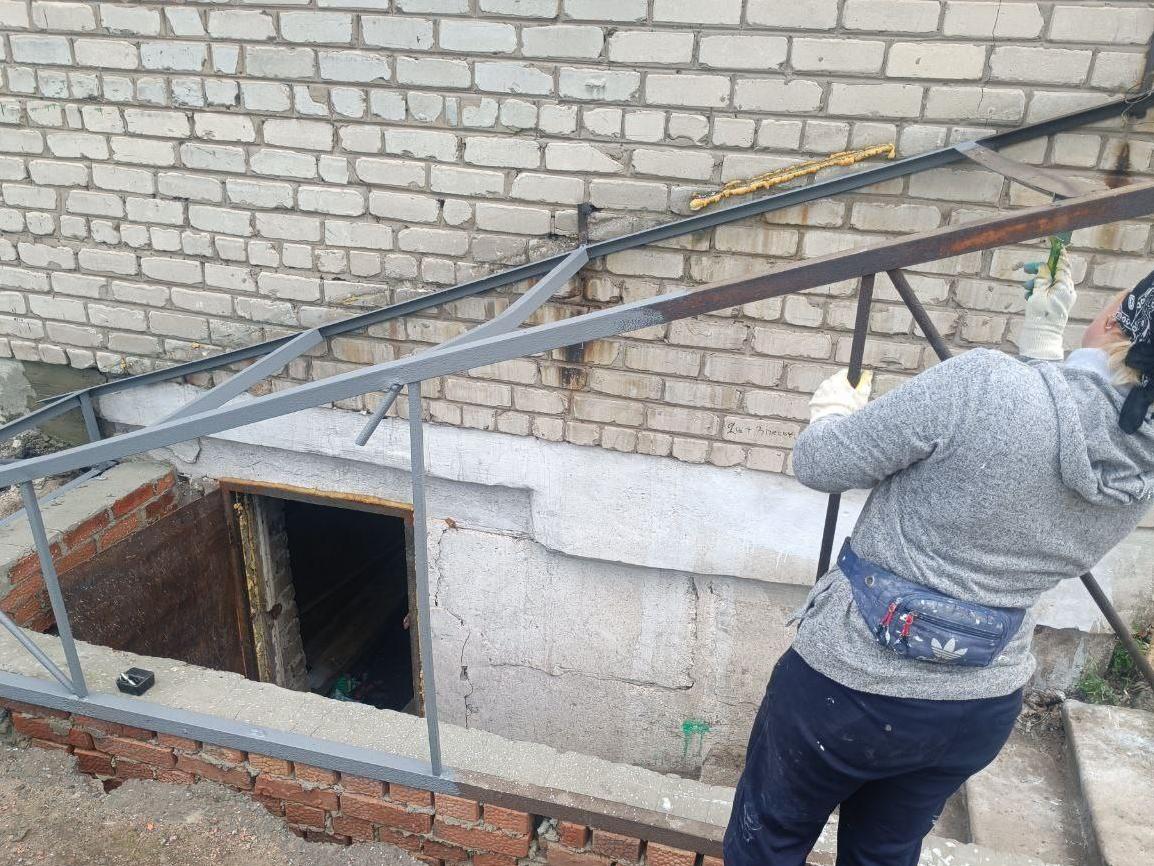 Хабаровский край проводит ремонт дома в Дебальцево.