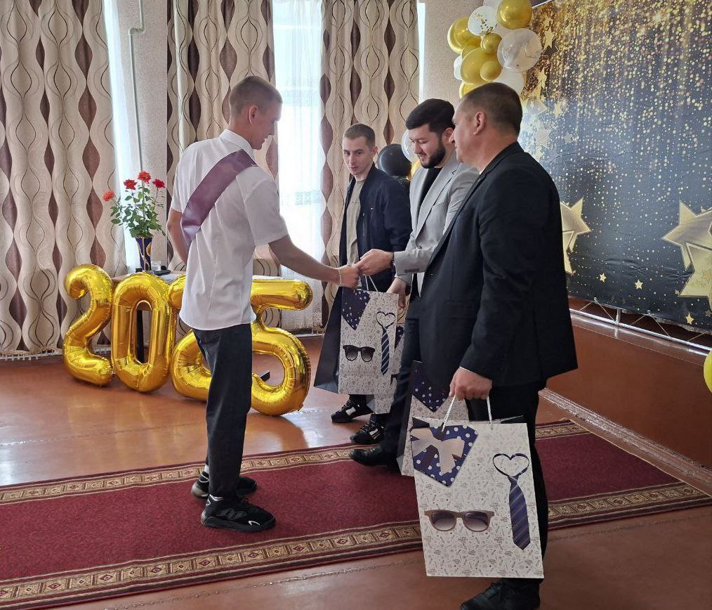 Поздравление выпускников подшефных территорий.