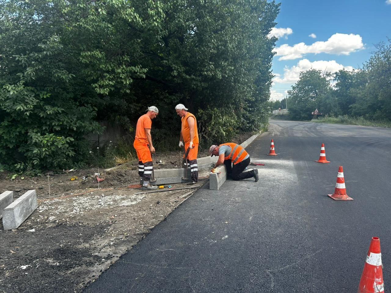 Хабаровский край продолжает ремонтировать дороги в Дебальцево.