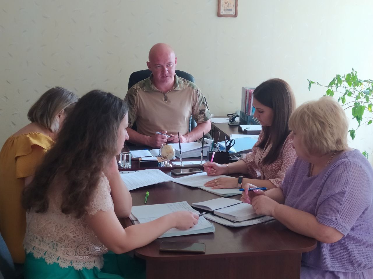 Глава администрации г.Светлодарск провёл аппаратное совещание.
