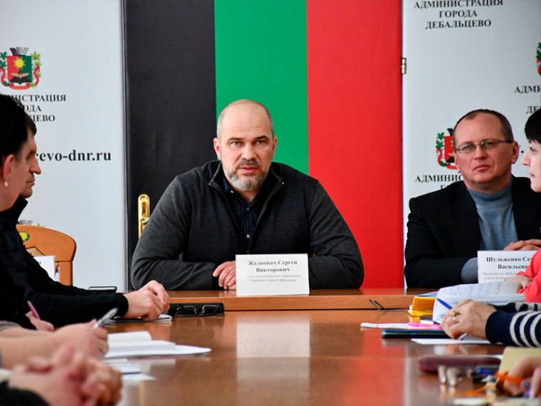 Сергей Желновач встретился с председателями квартальных комитетов и активом многоквартирных жилых домов. Сергей Желновач встретился с председателями квартальных комитетов и активом многоквартирных жилых домов.