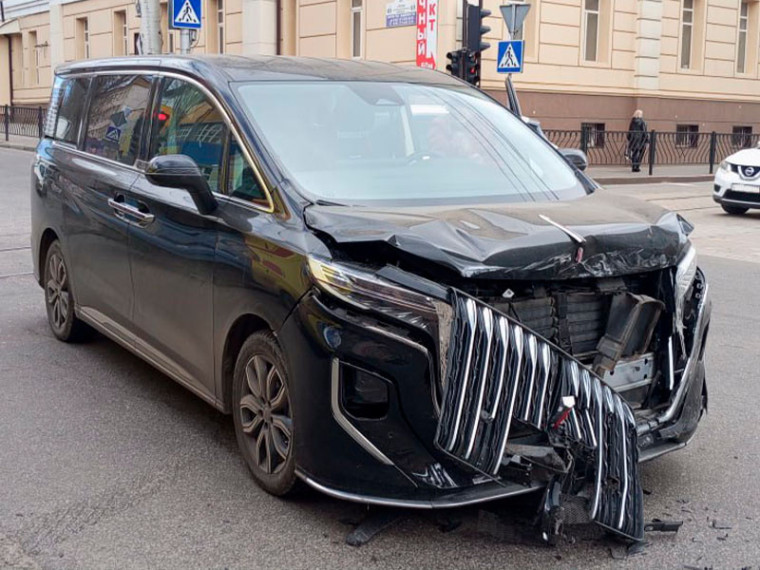 Полицейские устанавливают обстоятельства двух ДТП с участием подростков. Полицейские устанавливают обстоятельства двух ДТП с участием подростков.