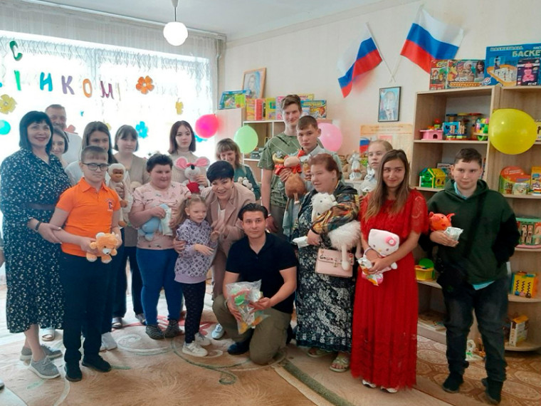"Подарим детям детство". "Подарим детям детство".