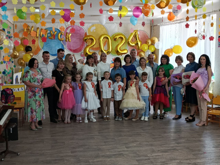 Весёлый, яркий, долгожданный выпускной, под название фильм: «Куда уходит детство». Весёлый, яркий, долгожданный выпускной, под название фильм: «Куда уходит детство».