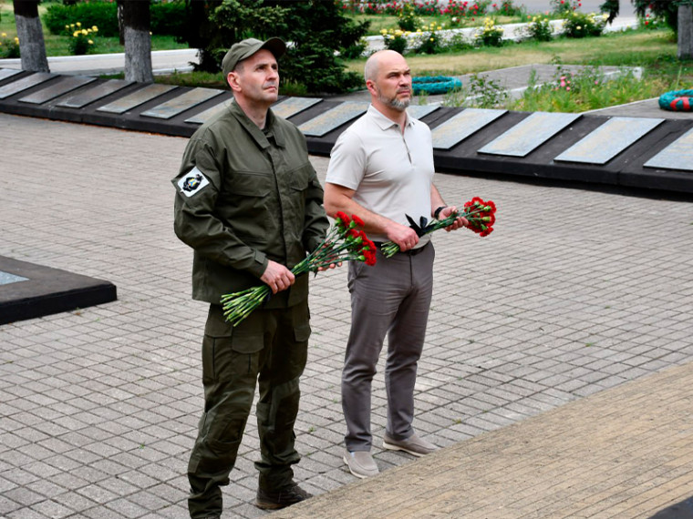 По окончании инспекционного объезда Дмитрий Демешин и Сергей Желновач посетили памятные и священные места. По окончании инспекционного объезда Дмитрий Демешин и Сергей Желновач посетили памятные и священные места.