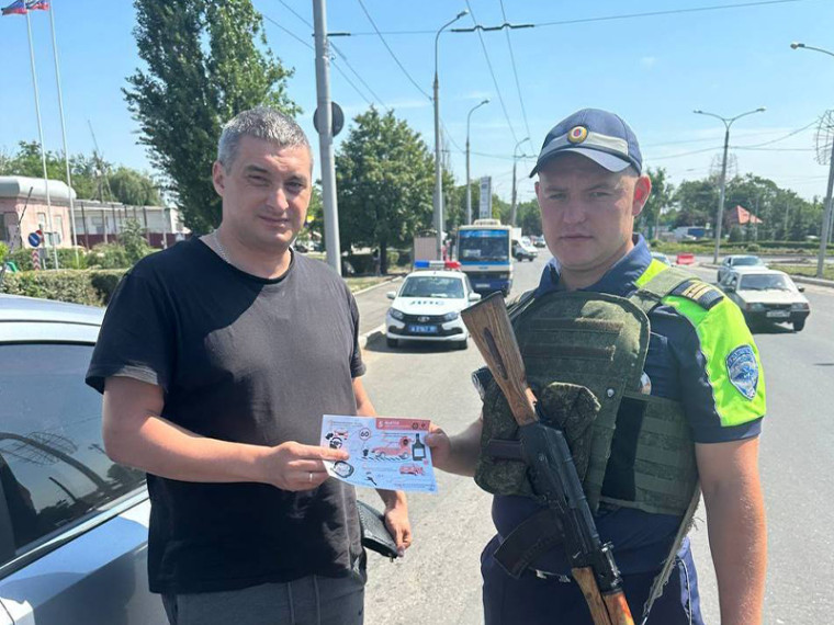 Сотрудники полиции провели профилактические беседы с водителями. Сотрудники полиции провели профилактические беседы с водителями.