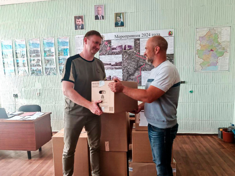 Хабаровский край передал подшефному Дебальцево спортивный инвентарь. Хабаровский край передал подшефному Дебальцево спортивный инвентарь.