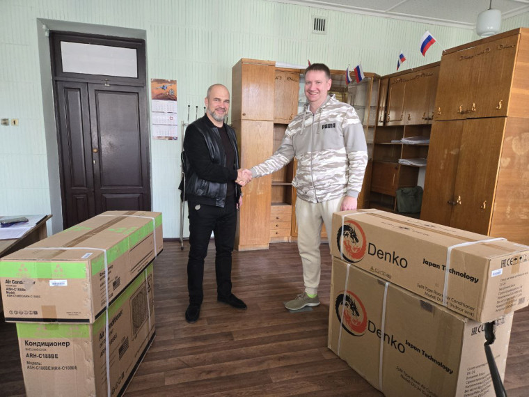 Хабаровский край активно помогает городу Дебальцево в разных сферах жизнедеятельности. Хабаровский край активно помогает городу Дебальцево в разных сферах жизнедеятельности.