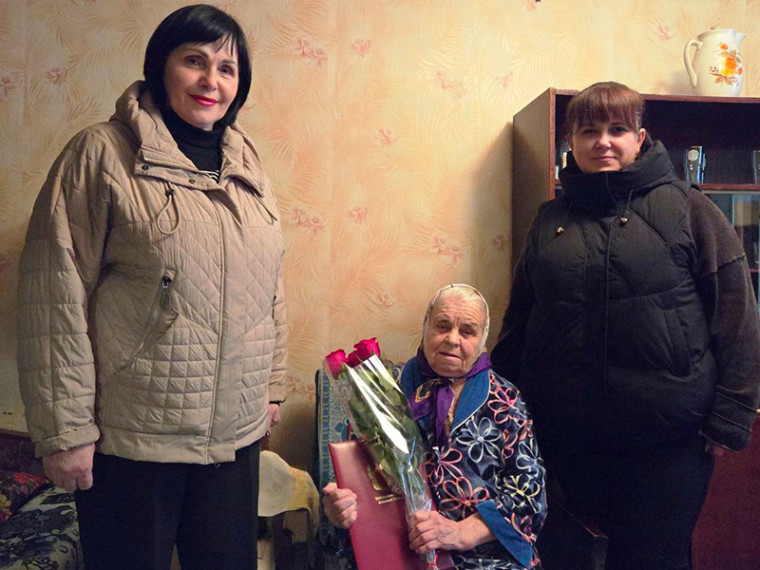 Свой 90-летний юбилей сегодня отмечает жительница города Дебальцево Георгица Надежда Ивановна. Свой 90-летний юбилей сегодня отмечает жительница города Дебальцево Георгица Надежда Ивановна.