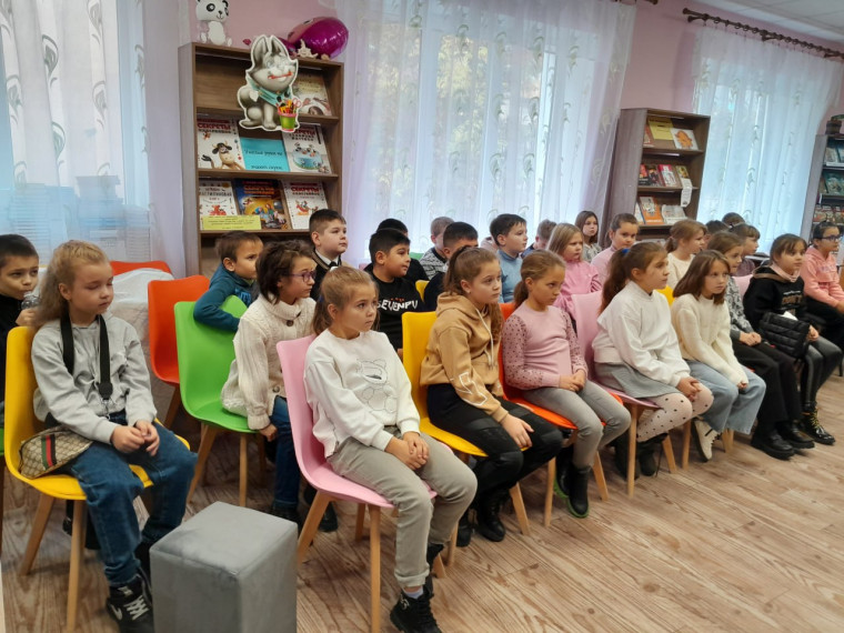 Библиотека принимает гостей. Библиотека принимает гостей.