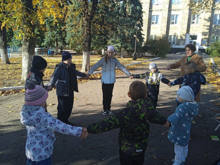 "А мы весёлые, активные и спортивные". "А мы весёлые, активные и спортивные".
