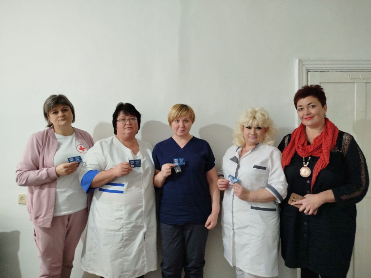 В городе Дебальцево новые члены Всероссийской политической партии «Единая Россия» получили членские билеты. В городе Дебальцево новые члены Всероссийской политической партии «Единая Россия» получили членские билеты.