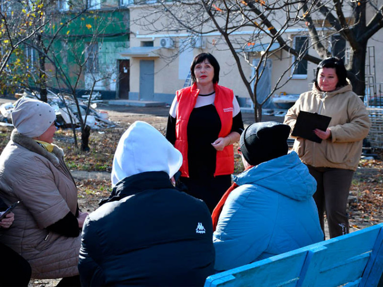 Оксана Козлова провела встречу с жителями города. Оксана Козлова провела встречу с жителями города.