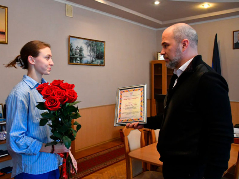 Сергей Желновач встретился с призером Чемпионата России по боксу среди женщин 19-40 лет 2024 Ульяной Савро. Сергей Желновач встретился с призером Чемпионата России по боксу среди женщин 19-40 лет 2024 Ульяной Савро.