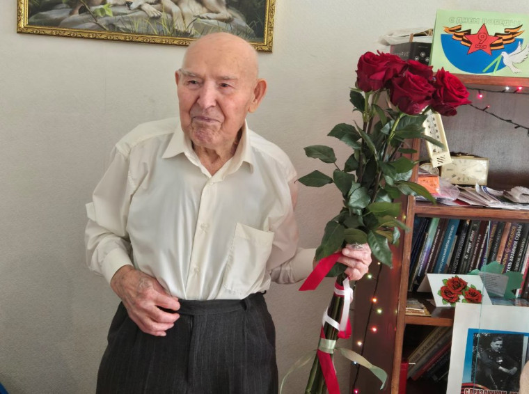 Ветеран Великой Отечественной войны, Почетный гражданин города Дебальцево Крахмалев Петр Алексеевич. Ветеран Великой Отечественной войны, Почетный гражданин города Дебальцево Крахмалев Петр Алексеевич.