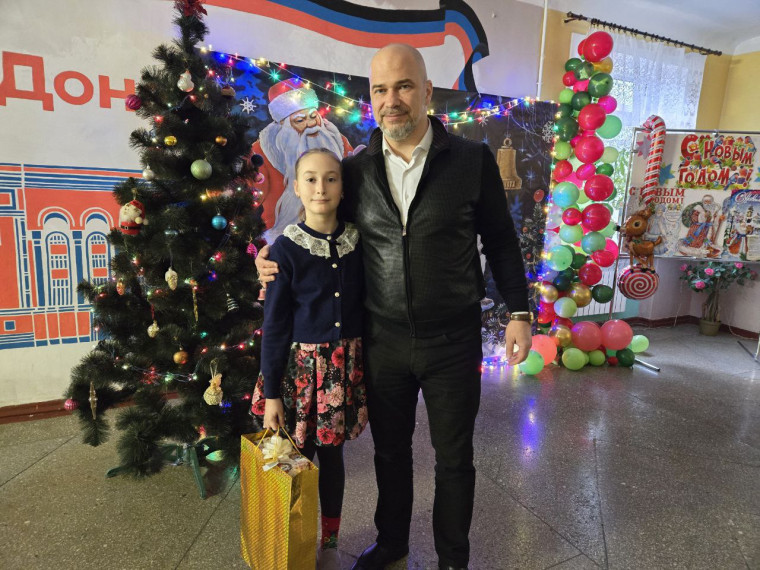 В городском округе Дебальцево стартовала Всероссийская акция «Елка желаний». В городском округе Дебальцево стартовала Всероссийская акция «Елка желаний».
