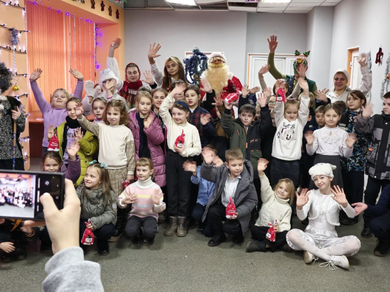 Детский новогодний утренник "Как жёны богатырей за новым чудом ходили".. Детский новогодний утренник "Как жёны богатырей за новым чудом ходили"..
