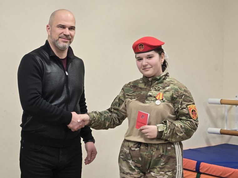 Юнармейцы Донецкой Народной Республики награждены нагрудными знаками «ЮНАРМЕЙСКАЯ ДОБЛЕСТЬ». Юнармейцы Донецкой Народной Республики награждены нагрудными знаками «ЮНАРМЕЙСКАЯ ДОБЛЕСТЬ».