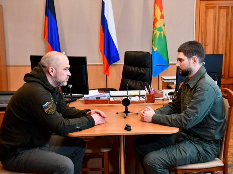 Городской округ Дебальцево с рабочим визитом посетил Сенатор Российской Федерации Александр Волошин. Городской округ Дебальцево с рабочим визитом посетил Сенатор Российской Федерации Александр Волошин.