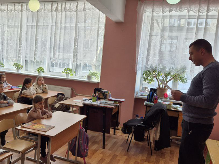 Час экологического просвещения на тему «Чистый город – чистая страна» для школьников младших классов. Час экологического просвещения на тему «Чистый город – чистая страна» для школьников младших классов.