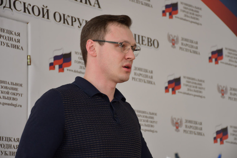Министр здравоохранения Донецкой Народной Республики встретился с жителями Дебальцево. Министр здравоохранения Донецкой Народной Республики встретился с жителями Дебальцево.