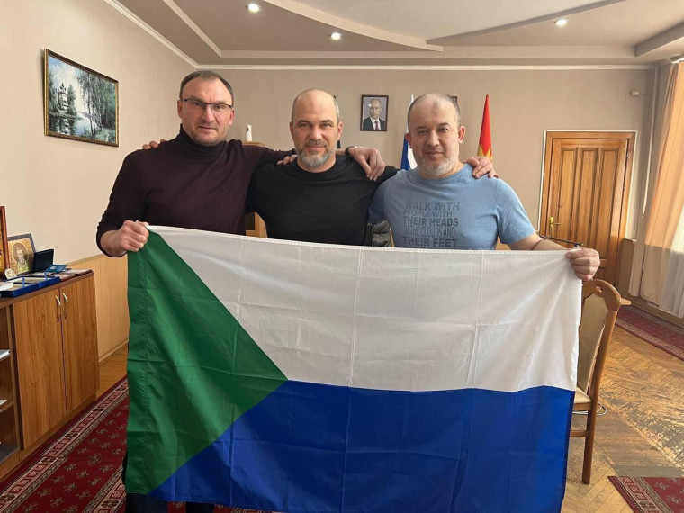 Депутат из Хабаровского края посетил Дебальцево с гуманитарной миссией. Депутат из Хабаровского края посетил Дебальцево с гуманитарной миссией.